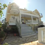 Irini's * أرغوستولي
