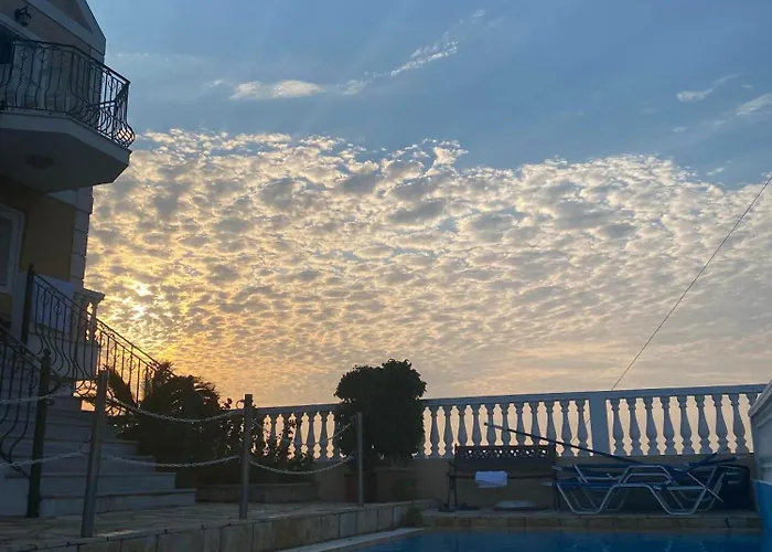 伊里尼别墅 公寓