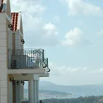 Daire Irini's